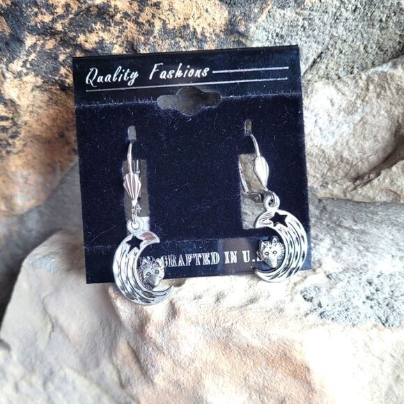 New! Wolf Moon Star Gorgeous Dangle Earrings - Picture 3 of 3
